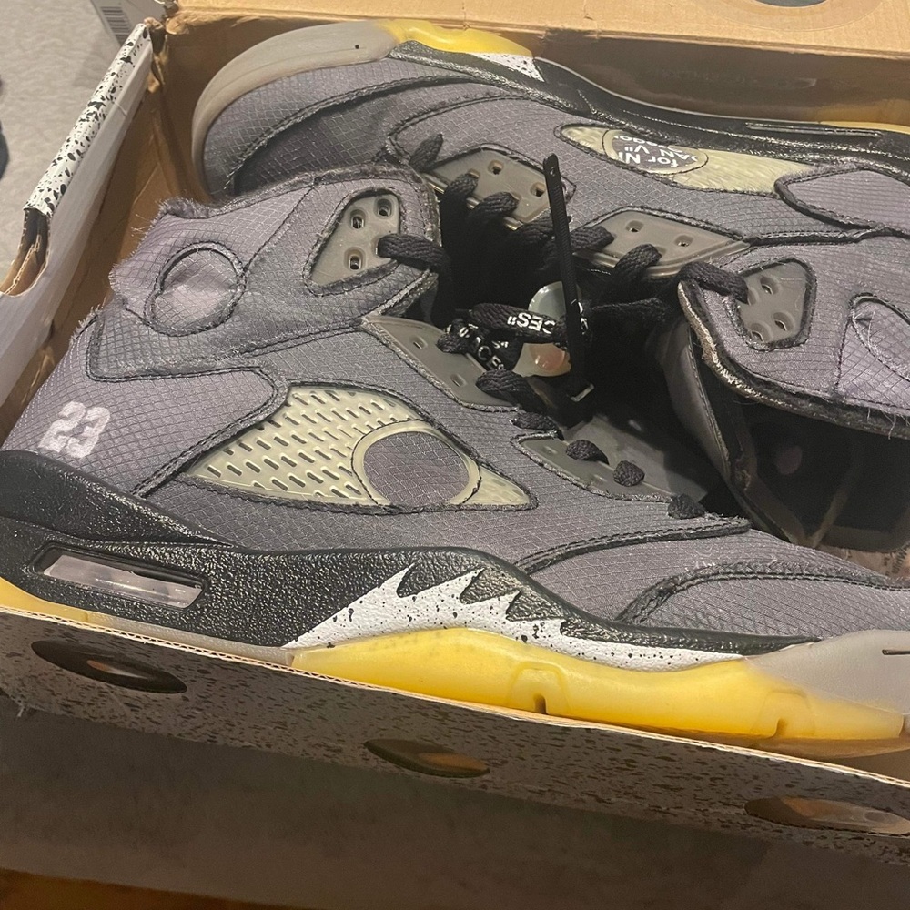 There worn like 4 times but like new